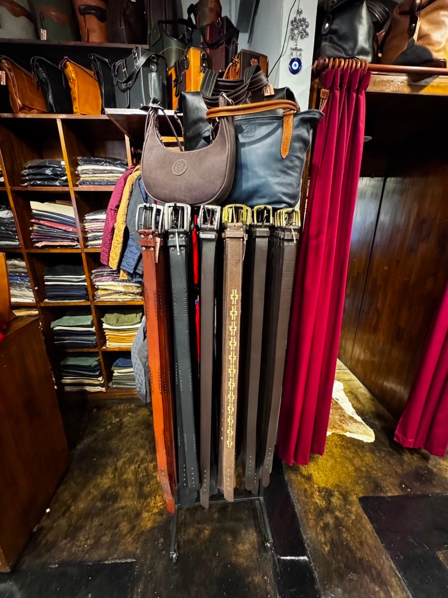 Bolsos y cintos de cuero — Aranduroga Posadas