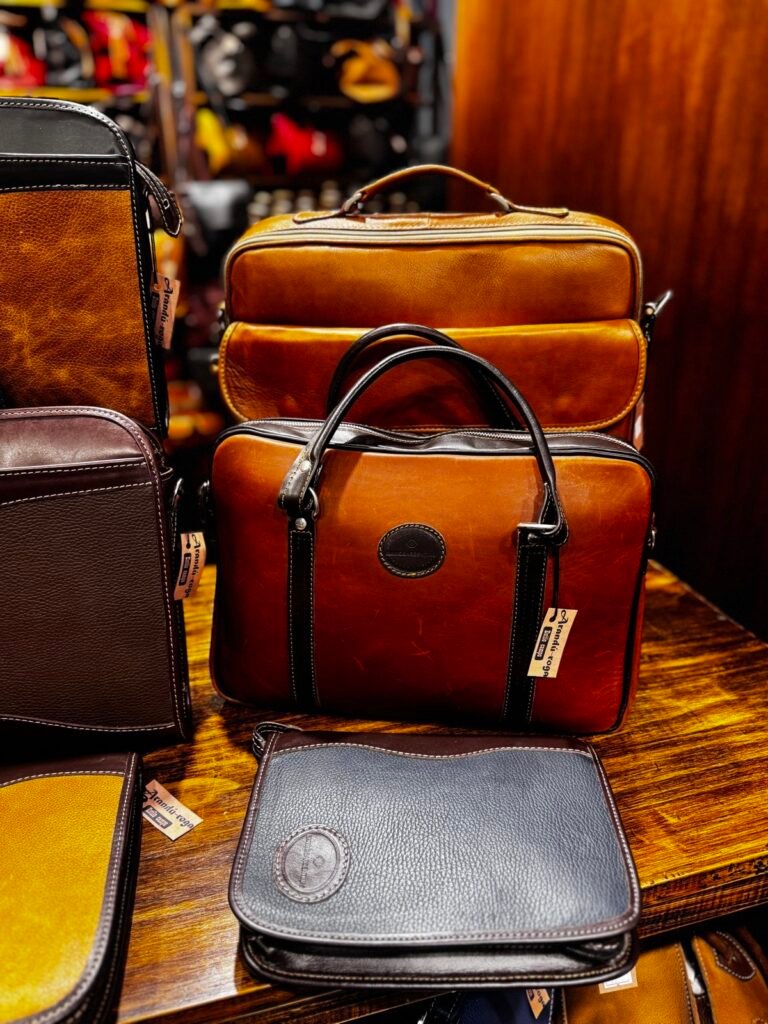 Maletín cognac de cuero con agenda — Aranduroga Posadas