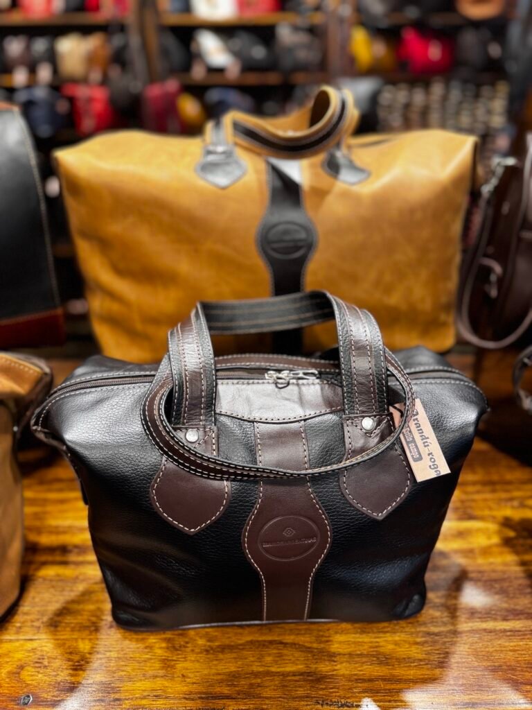 Bolso de viaje de cuero azul marino Cuero Argentino Legítimo — Aranduroga Posadas