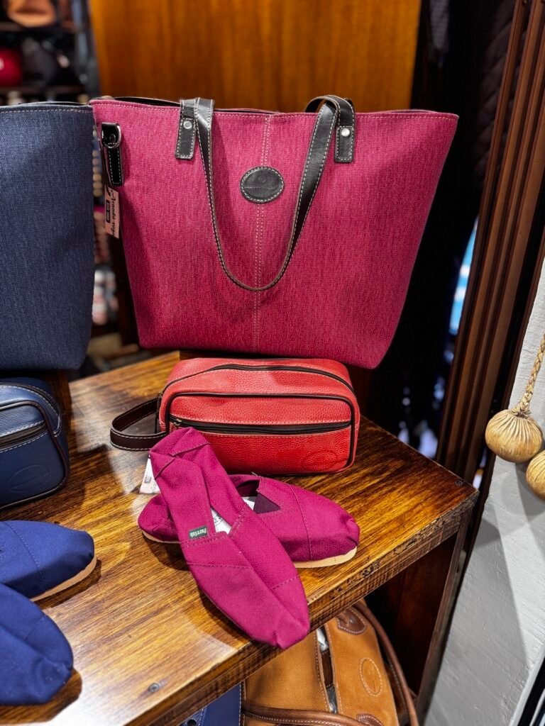 Set bolso tote bordo con neceser rojo — Aranduroga Posadas